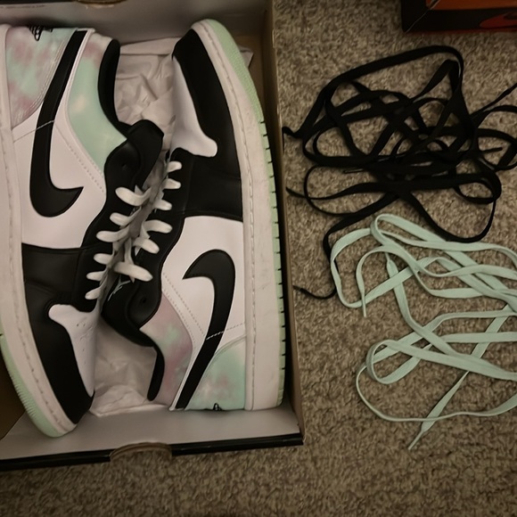 Jordan 1 low SE “tie dye” 10.5 men - Picture 5 of 5